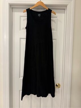 GAP Women’s Black Sleeveless Maxi Dress with Tiered Seams
